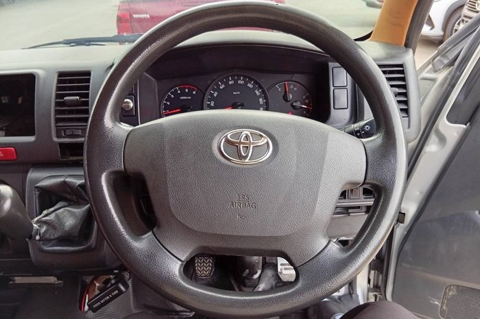 TOYOTA 2WD 2016 3.0 MT COMMUTER SILVER 9270 full