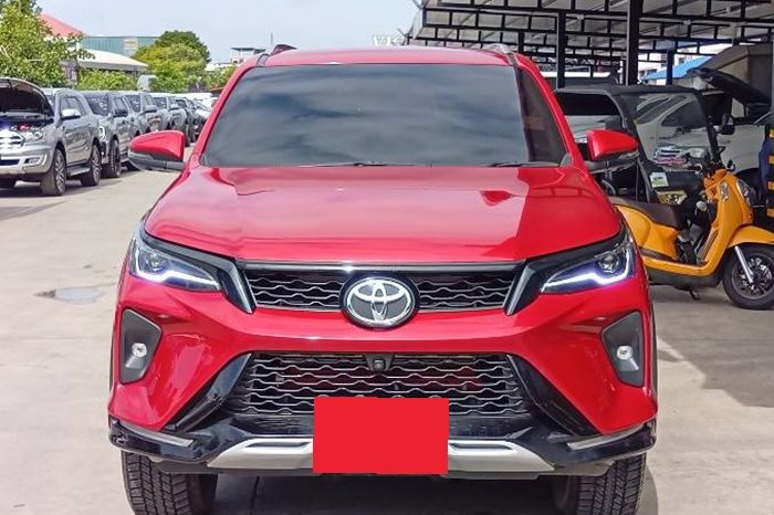 TOYOTA 2WD 2023 2.4V AT FORTUNER RED  4770 full