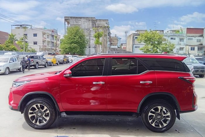 TOYOTA 2WD 2023 2.4V AT FORTUNER RED  4770 full