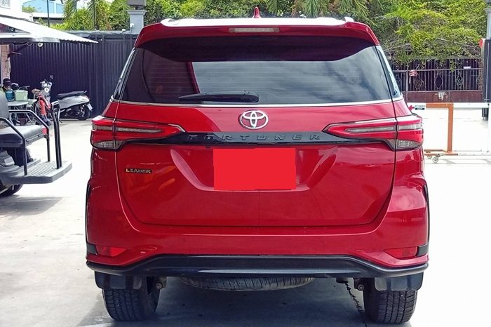 TOYOTA 2WD 2023 2.4V AT FORTUNER RED  4770 full