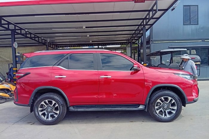 TOYOTA 2WD 2023 2.4V AT FORTUNER RED  4770 full
