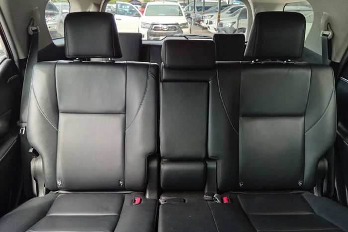 TOYOTA 2WD 2023 2.4V AT FORTUNER RED  4770 full