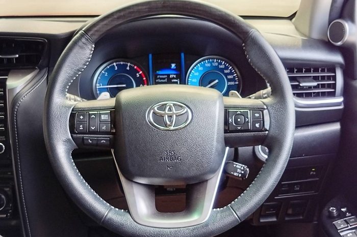 TOYOTA 2WD 2023 2.4V AT FORTUNER RED  4770 full