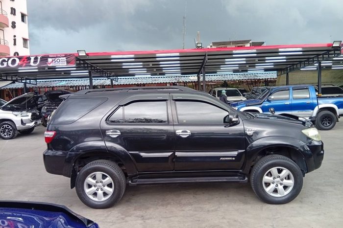 TOYOTA 2WD 2009 2.7V AT FORTUNER BLACK  9868 full