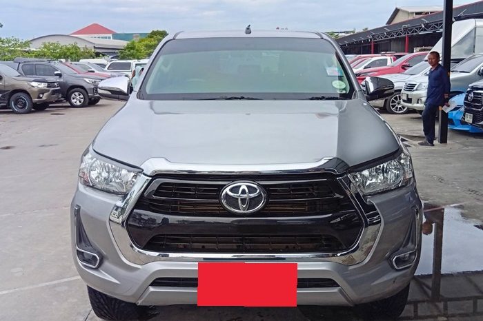 REVO PRE 2016 2.4E AT DOUBLE CAB SILVER 3091 full
