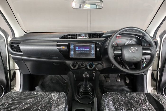 REVO 2WD 2018 2.4J MT SMART CAB WHITE  8507 full
