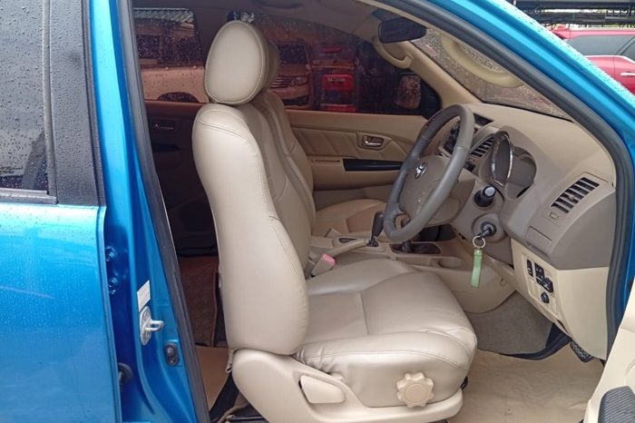 TOYOTA 4WD 2005 2.7V AT FORTUNER BLUE  832 full