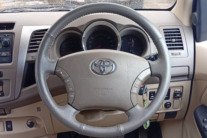 TOYOTA 4WD 2005 2.7V AT FORTUNER BLUE  832 full