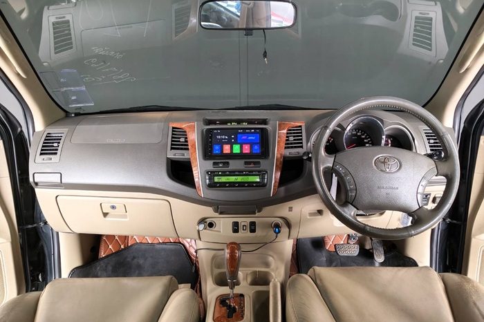 TOYOTA 2WD 2011 2.7V AT FORTUNER BLACK  7295 full