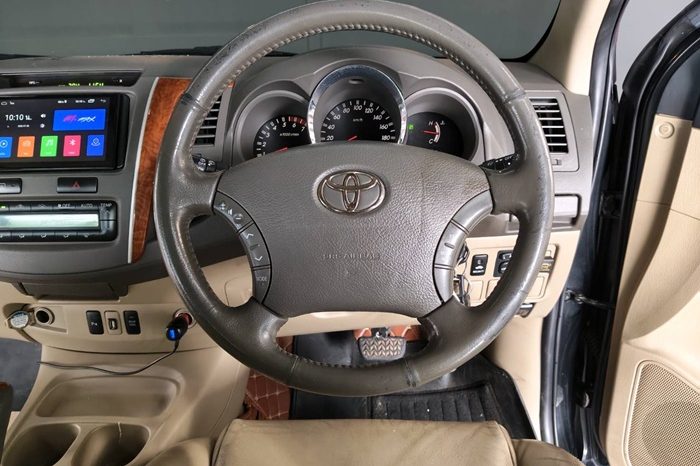TOYOTA 2WD 2011 2.7V AT FORTUNER BLACK  7295 full
