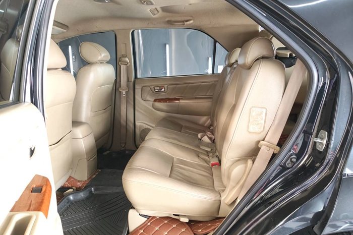 TOYOTA 2WD 2011 2.7V AT FORTUNER BLACK  7295 full
