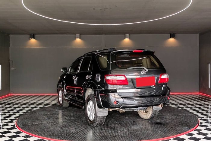 TOYOTA 2WD 2011 2.7V AT FORTUNER BLACK  7295 full
