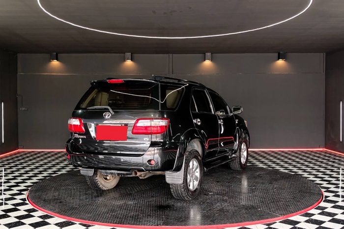 TOYOTA 2WD 2011 2.7V AT FORTUNER BLACK  7295 full