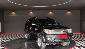 TOYOTA 2WD 2011 2.7V AT FORTUNER BLACK  7295 full