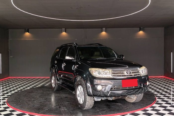 TOYOTA 2WD 2011 2.7V AT FORTUNER BLACK  7295 full