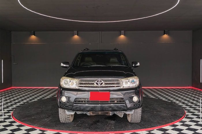 TOYOTA 2WD 2011 2.7V AT FORTUNER BLACK  7295 full