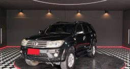 TOYOTA 2WD 2011 2.7V AT FORTUNER BLACK  7295