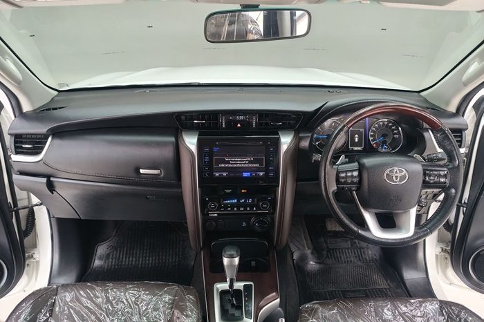 TOYOTA 4WD 2020 2.4V AT FORTUNER WHITE  6124 full
