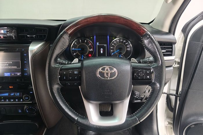 TOYOTA 4WD 2020 2.4V AT FORTUNER WHITE  6124 full