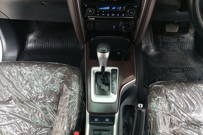 TOYOTA 4WD 2020 2.4V AT FORTUNER WHITE  6124 full