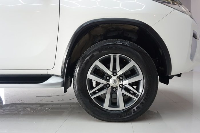 TOYOTA 4WD 2020 2.4V AT FORTUNER WHITE  6124 full