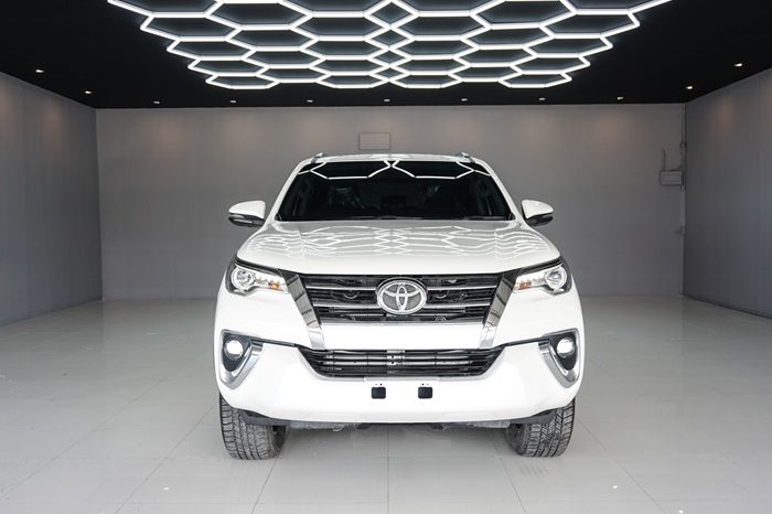 TOYOTA 4WD 2020 2.4V AT FORTUNER WHITE  6124 full