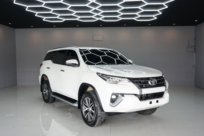 TOYOTA 4WD 2020 2.4V AT FORTUNER WHITE  6124 full