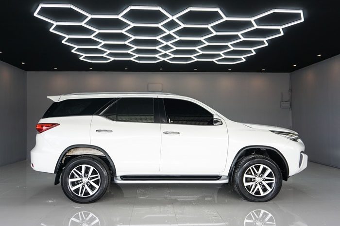 TOYOTA 4WD 2020 2.4V AT FORTUNER WHITE  6124 full