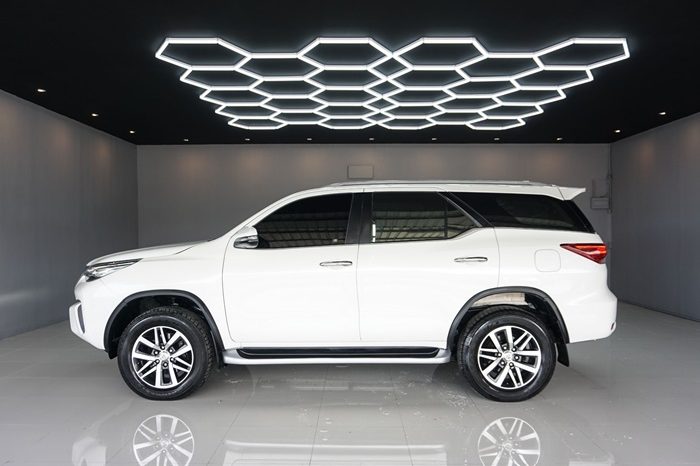 TOYOTA 4WD 2020 2.4V AT FORTUNER WHITE  6124 full