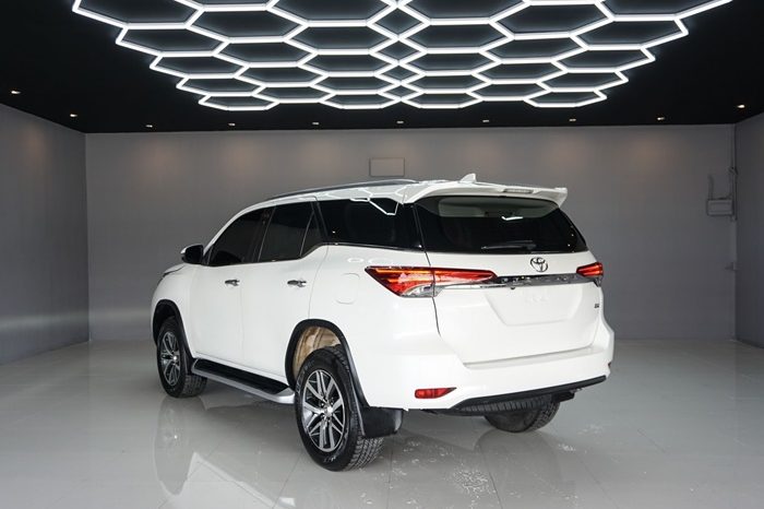 TOYOTA 4WD 2020 2.4V AT FORTUNER WHITE  6124 full