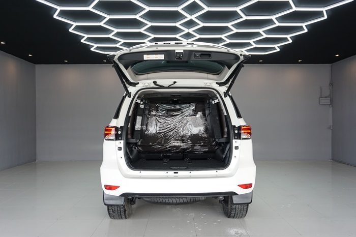 TOYOTA 4WD 2020 2.4V AT FORTUNER WHITE  6124 full