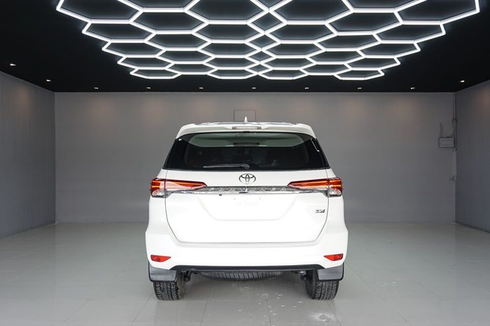 TOYOTA 4WD 2020 2.4V AT FORTUNER WHITE  6124 full