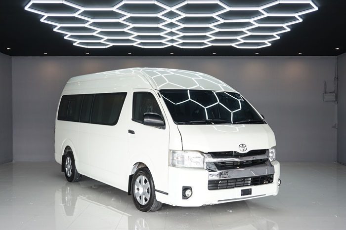 TOYOTA 2WD 2019 3.0 AT COMMUTER WHITE  3754 full