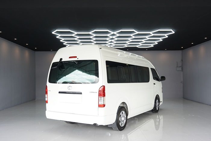 TOYOTA 2WD 2019 3.0 AT COMMUTER WHITE  3754 full