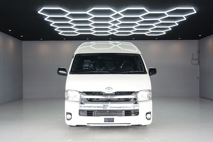 TOYOTA 2WD 2019 3.0 AT COMMUTER WHITE  3754 full