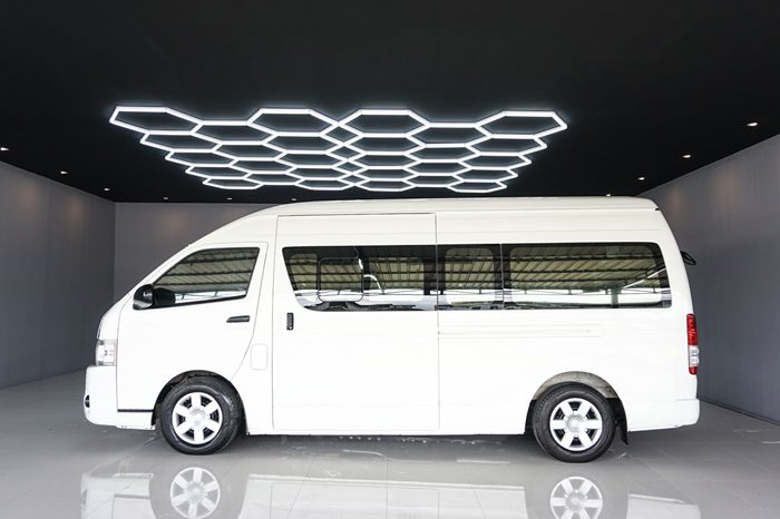 TOYOTA 2WD 2019 3.0 AT COMMUTER WHITE  3754 full