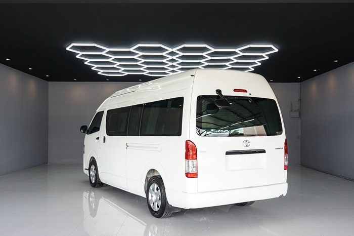 TOYOTA 2WD 2019 3.0 AT COMMUTER WHITE  3754 full