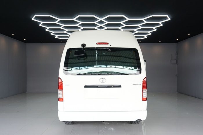 TOYOTA 2WD 2019 3.0 AT COMMUTER WHITE  3754 full