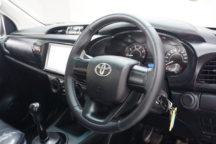 REVO 4WD 2021 2.8 ENTRY MT STANDARD BLACK  4608 full