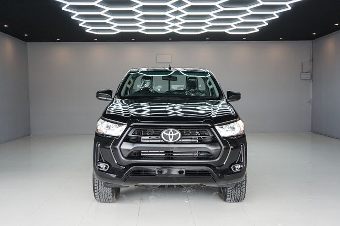 REVO 4WD 2021 2.8 ENTRY MT STANDARD BLACK  4608 full