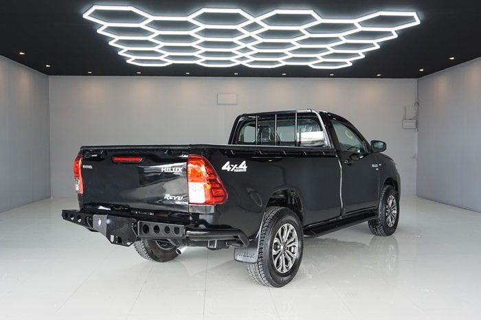 REVO 4WD 2021 2.8 ENTRY MT STANDARD BLACK  4608 full