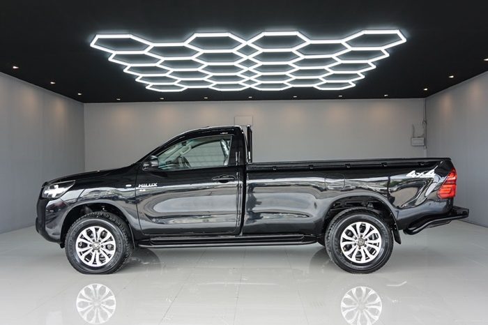 REVO 4WD 2021 2.8 ENTRY MT STANDARD BLACK  4608 full