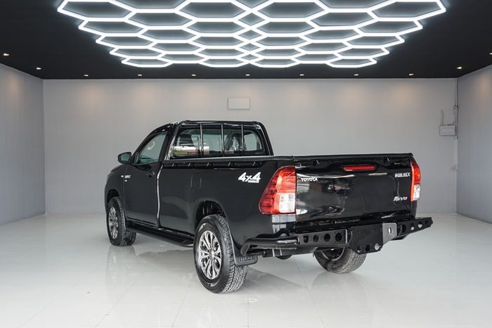 REVO 4WD 2021 2.8 ENTRY MT STANDARD BLACK  4608 full