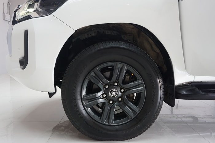 REVO 4WD 2022 2.4 MID MT SMART CAB WHITE  5476 full