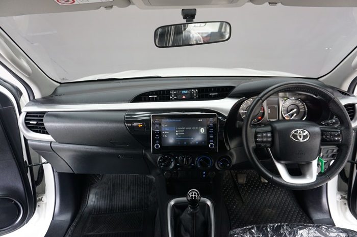 REVO 4WD 2022 2.4 MID MT SMART CAB WHITE  5476 full