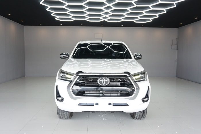 REVO 4WD 2022 2.4 MID MT SMART CAB WHITE  5476 full