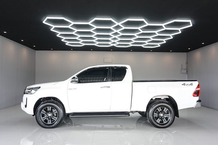 REVO 4WD 2022 2.4 MID MT SMART CAB WHITE  5476 full
