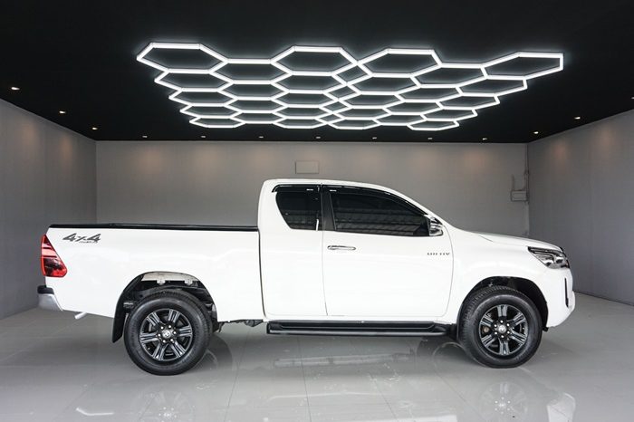 REVO 4WD 2022 2.4 MID MT SMART CAB WHITE  5476 full