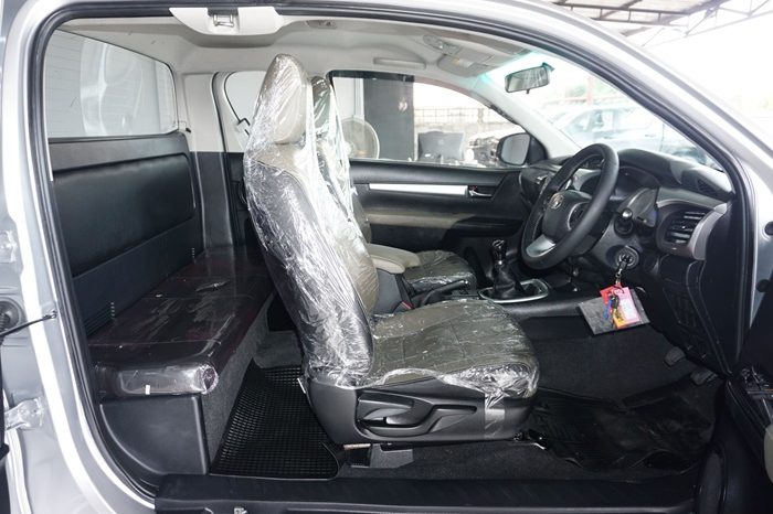 REVO 2WD 2020 2.4E MT SMART CAB SILVER  1614 full