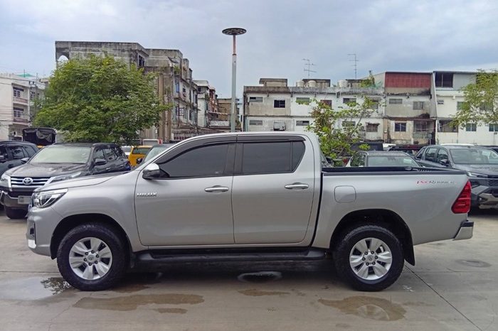 REVO PRE 2020 2.4E AT DOUBLE CAB SILVER 9718 full
